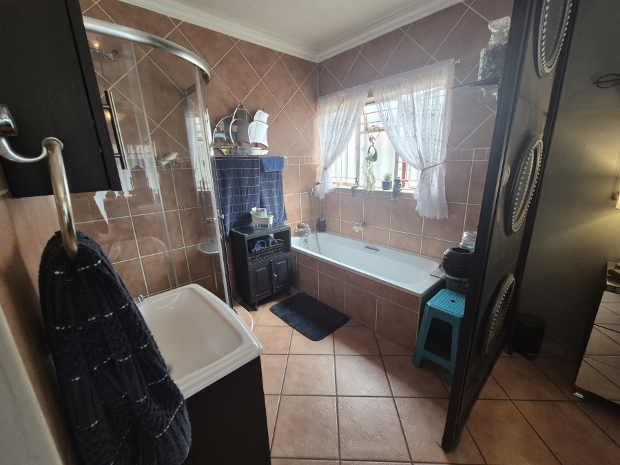 3 Bedroom Property for Sale in Flimieda North West